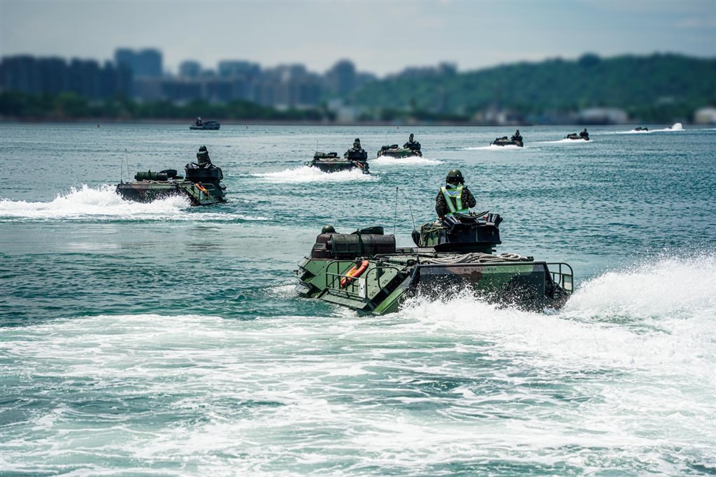 Taiwan Marine Corps stages amphibious landing drill - Focus Taiwan