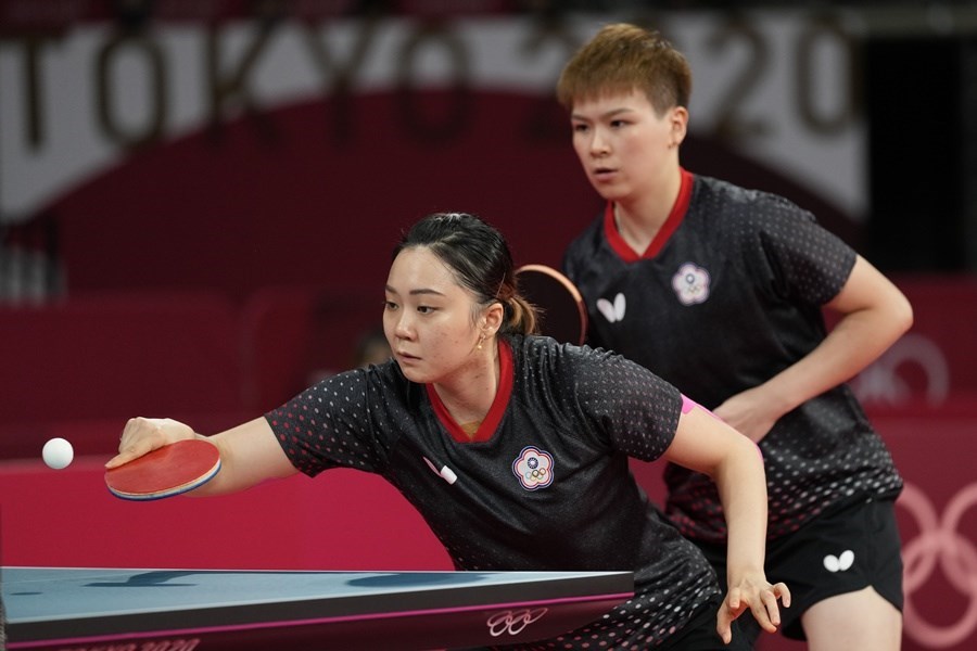 Cheng Hsien-tzu (front) and Chen Szu-yu. Photo: AP