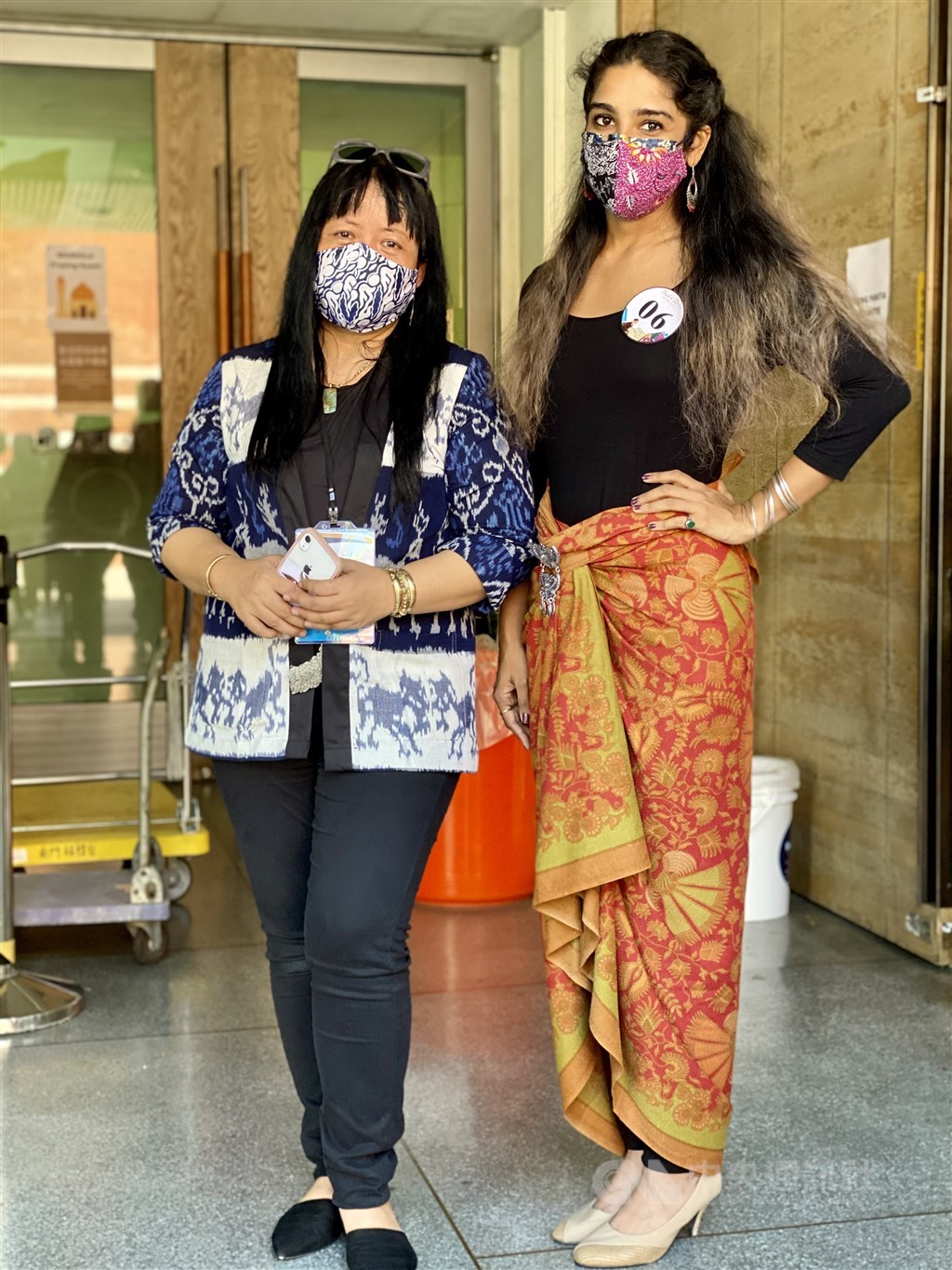 Jewelry and clothing designer Kartika Dewi (left) and Sakshi Saraswat. CNA photo Oct. 3, 2021