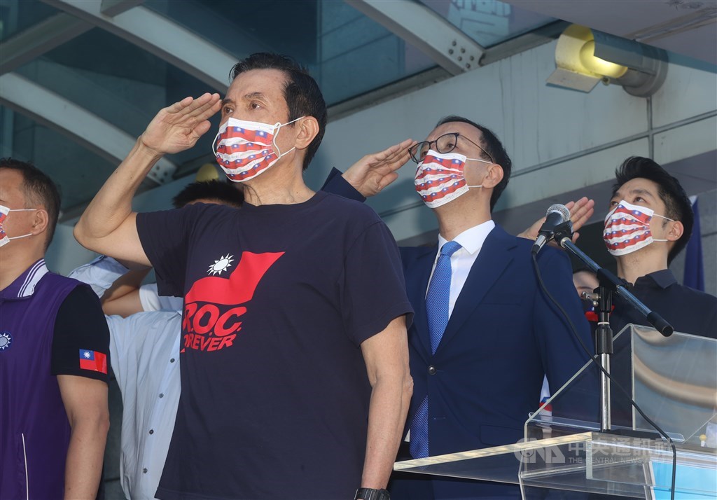 Former President Ma Ying-jeou (front) and Kuomintang Chairman Eric Chu (behind Ma) salute when attending the opposition party
