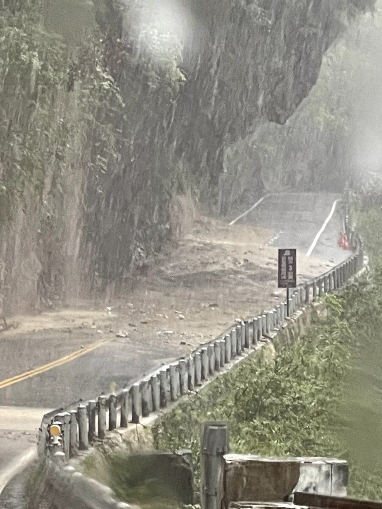 A section of the Provincial Highway No. 8 in Hualien, which is closed Wednesday. Photo courtesy of the Directorate General of Highways