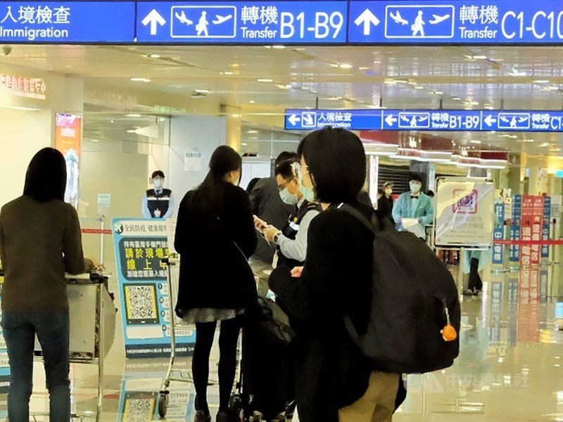 Arriving passengers at Taiwan Taoyuan International Airport. CNA file photo