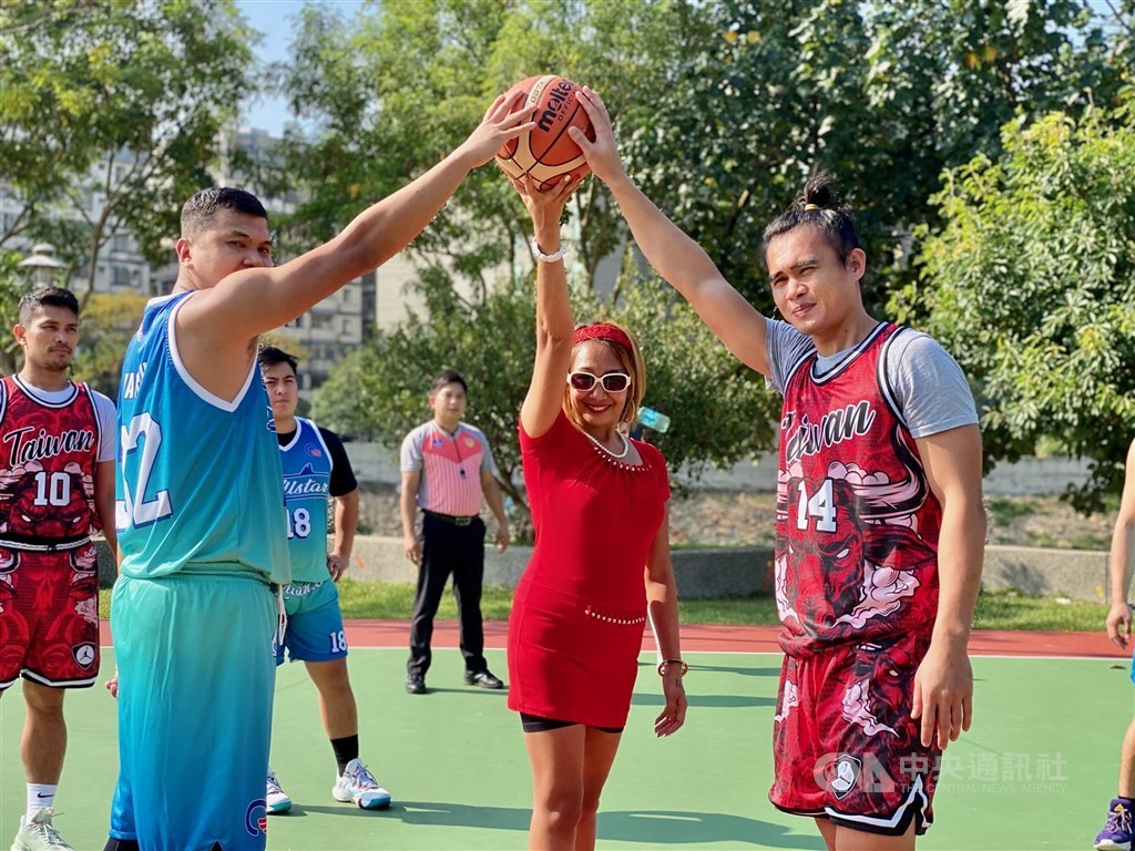 Lakay Basketball League founder Debbie Lin (center). CNA photo Nov. 21, 2021