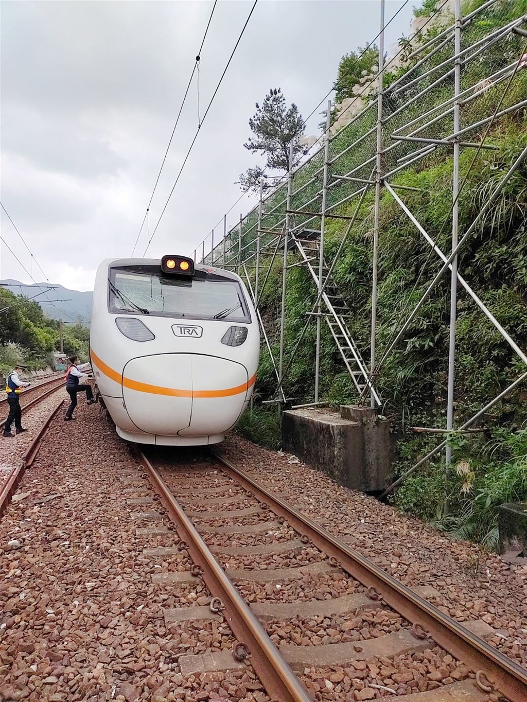 The damaged Taroko Express train. Photo courtesy of the TRA