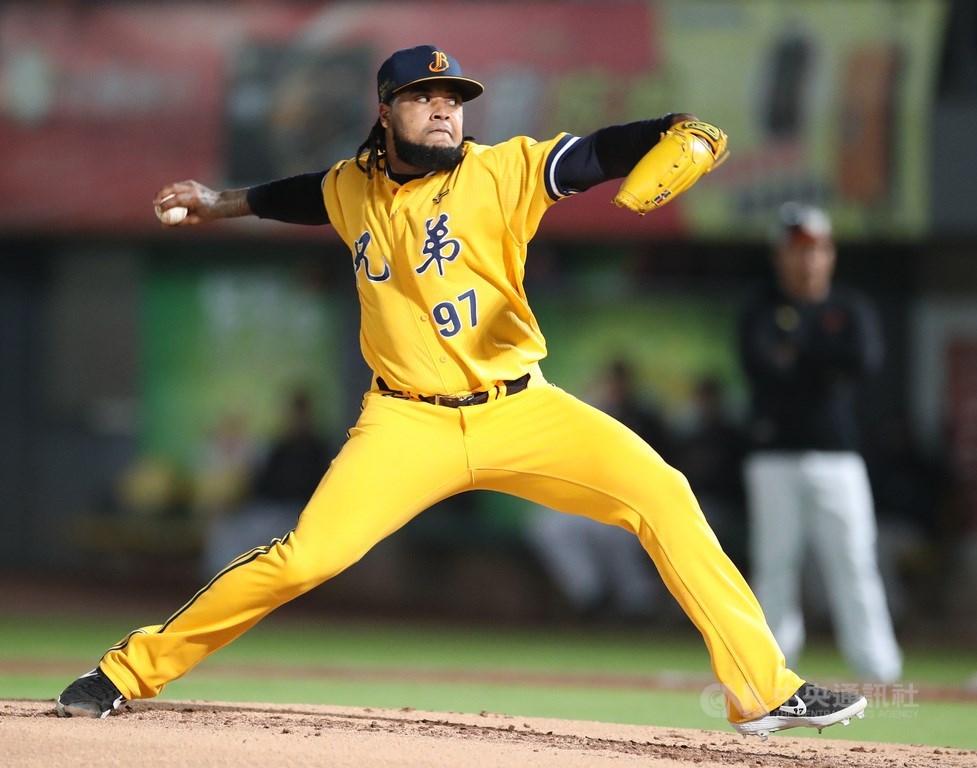CTBC Brothers Dominican pitcher José Valdez. CNA photo Dec. 1, 2021