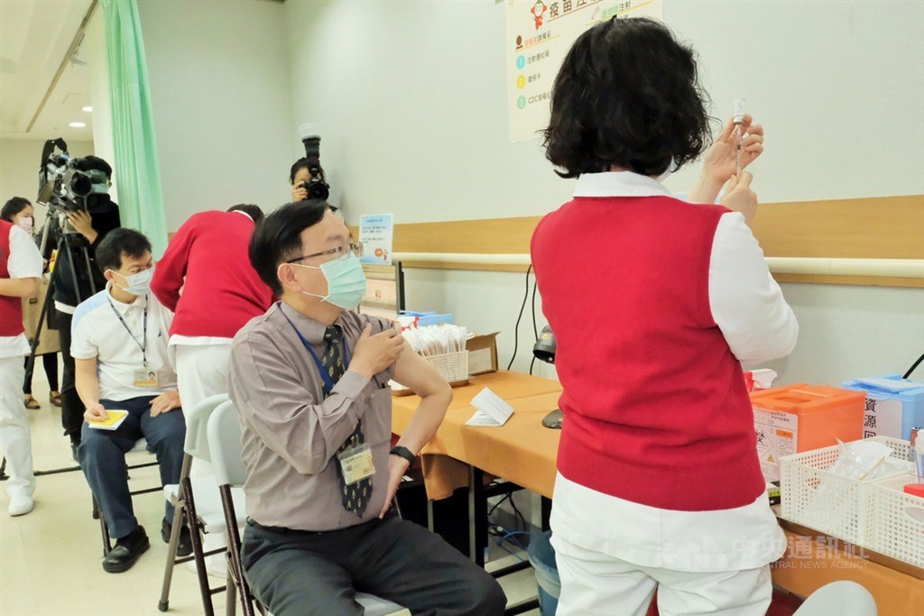 Chang Gung Hospital workers receive their first dose of the COVID-19 vaccine when Taiwan began rollout it vaccination program on March 22. CNA file photo