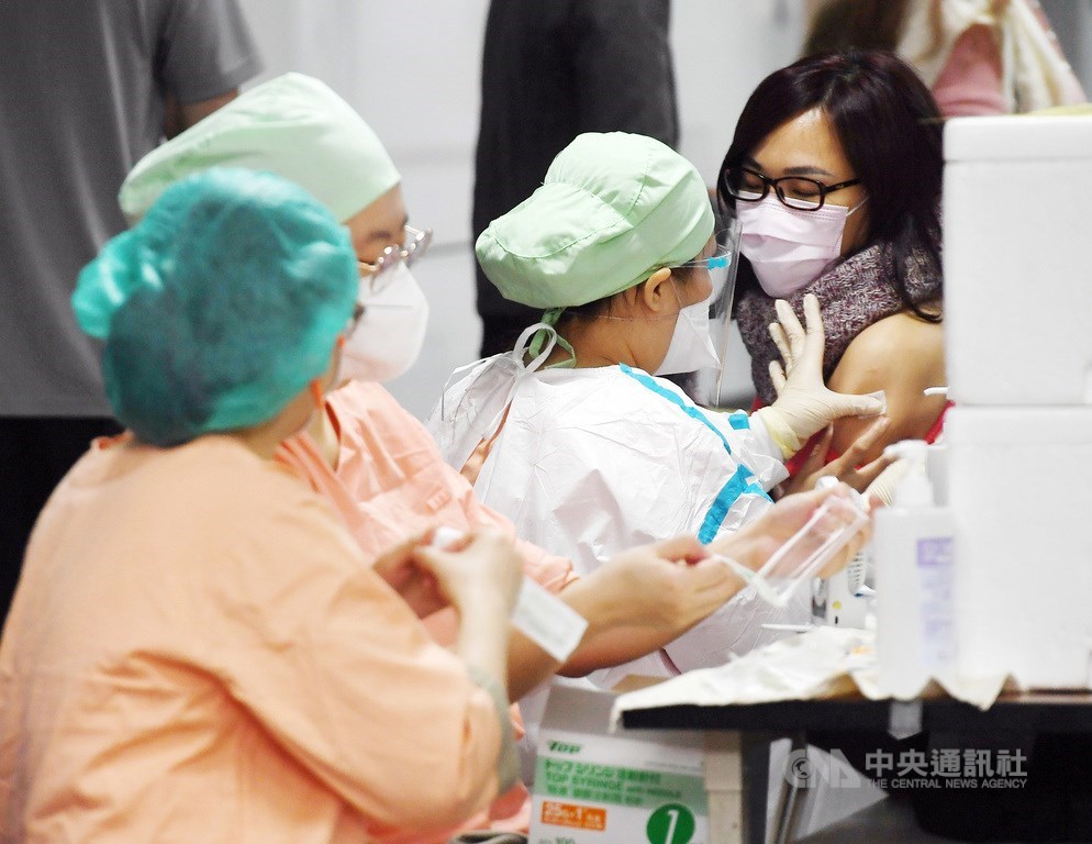 Taiwan's CECC suggests offering incentives to expedite COVID-19 vaccination - Vimarsana News