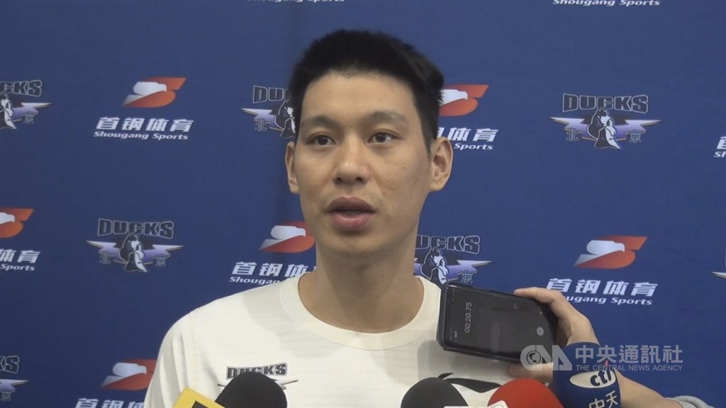Basketball player Jeremy Lin is interviewed by reporters in Beijing in December. CNA file photo