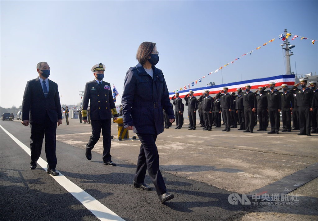 President Tsai Ing-wen (front) and Minister of National Defense Chiu Kuo-cheng (left) inspect the Navy