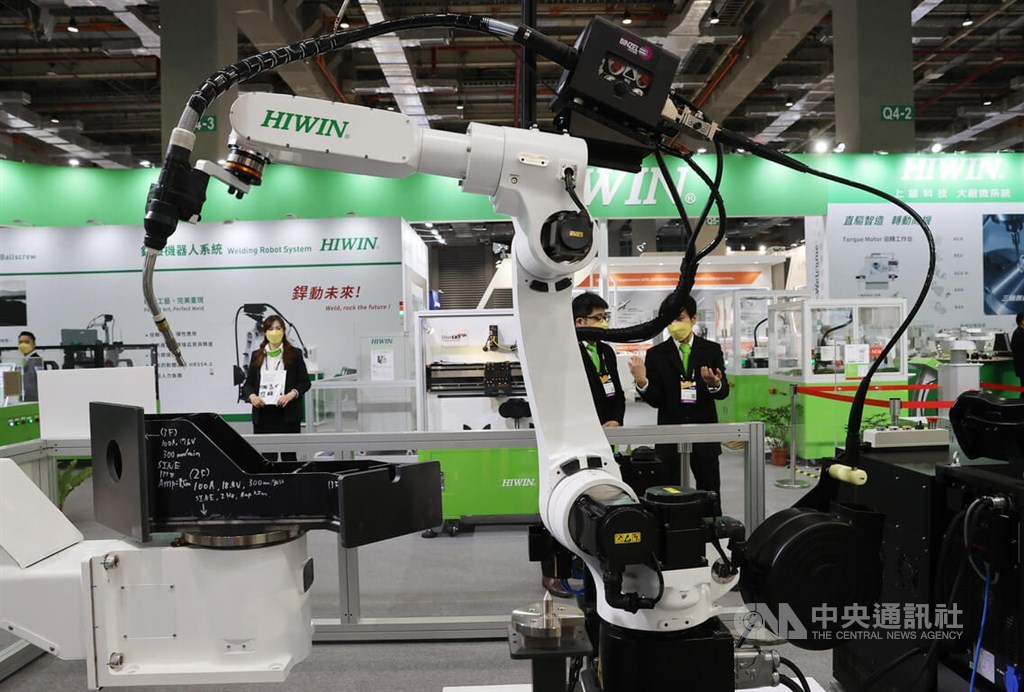 A robotic arm is displayed at the Taipei International Machine Tool Show and Taiwan International Machine Tool Show, when the joint trade exhibition opened on Monday. CNA photo Feb. 21, 2022