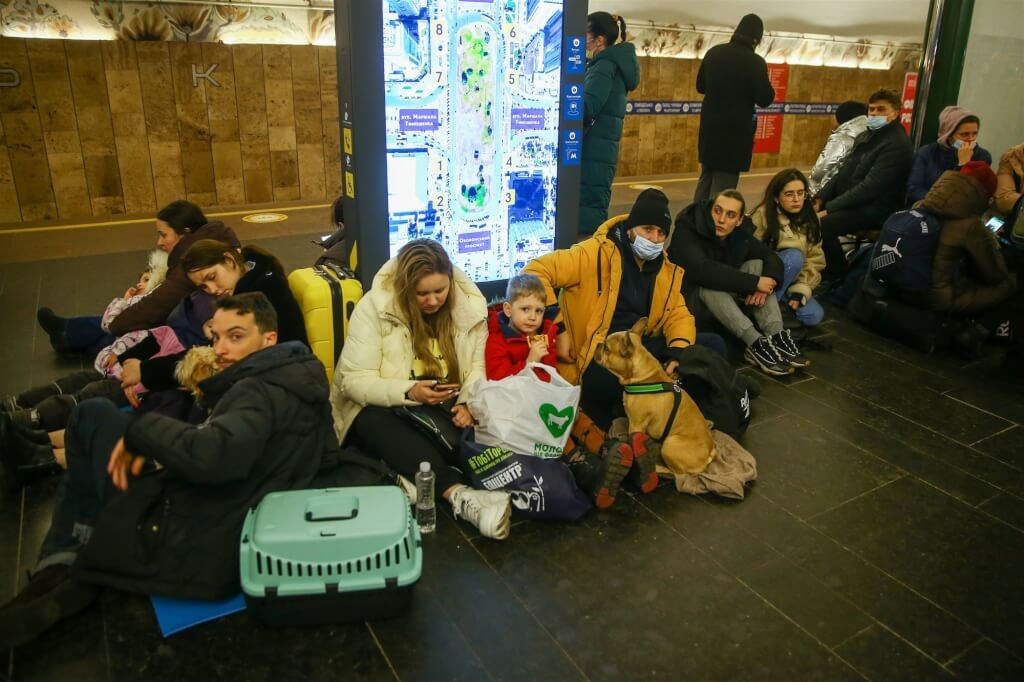 Kyiv residents sheltering in a subway station. Photo: Anadolu Agency