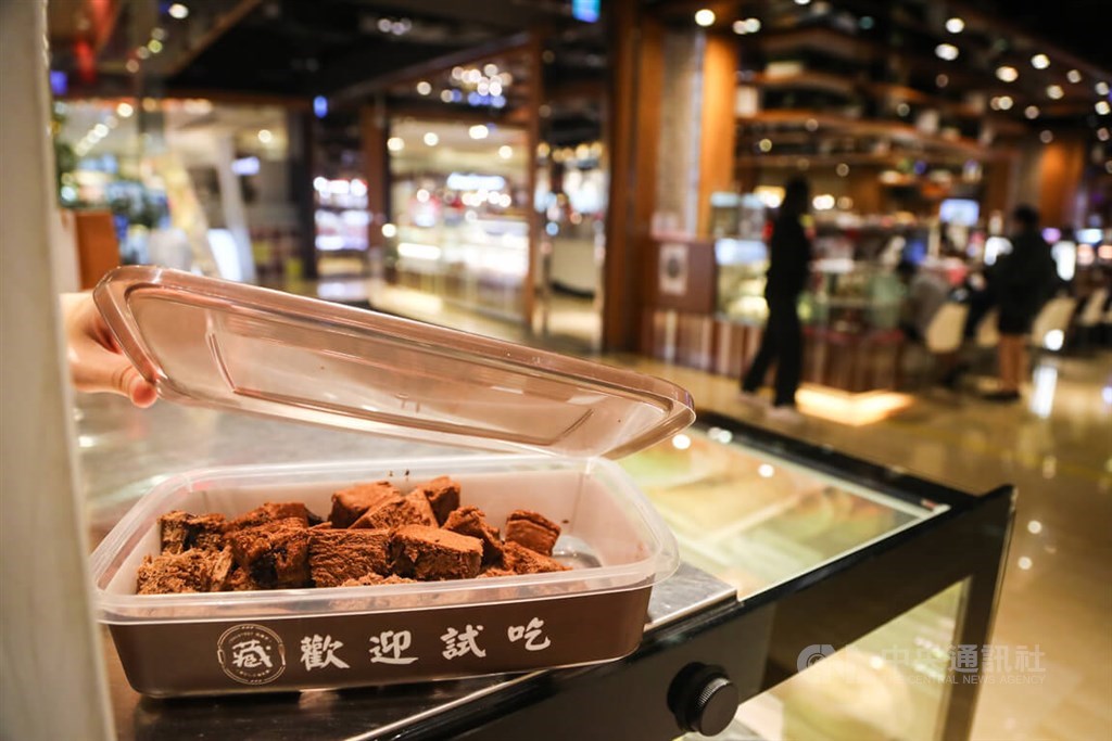 Food tasting at retailers is once again allowed in Taiwan from Tuesday. CNA photo March 1, 2022