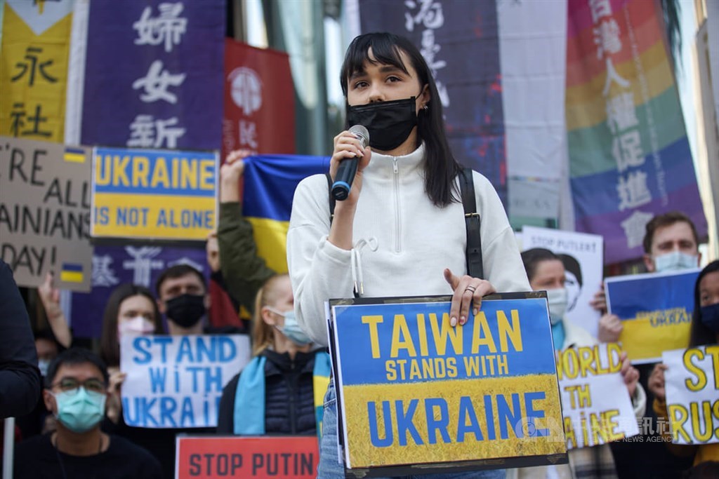 Ukrainian Alina Paniuta, whose family came from the eastern part of the country, speaks at the rally outside Russia