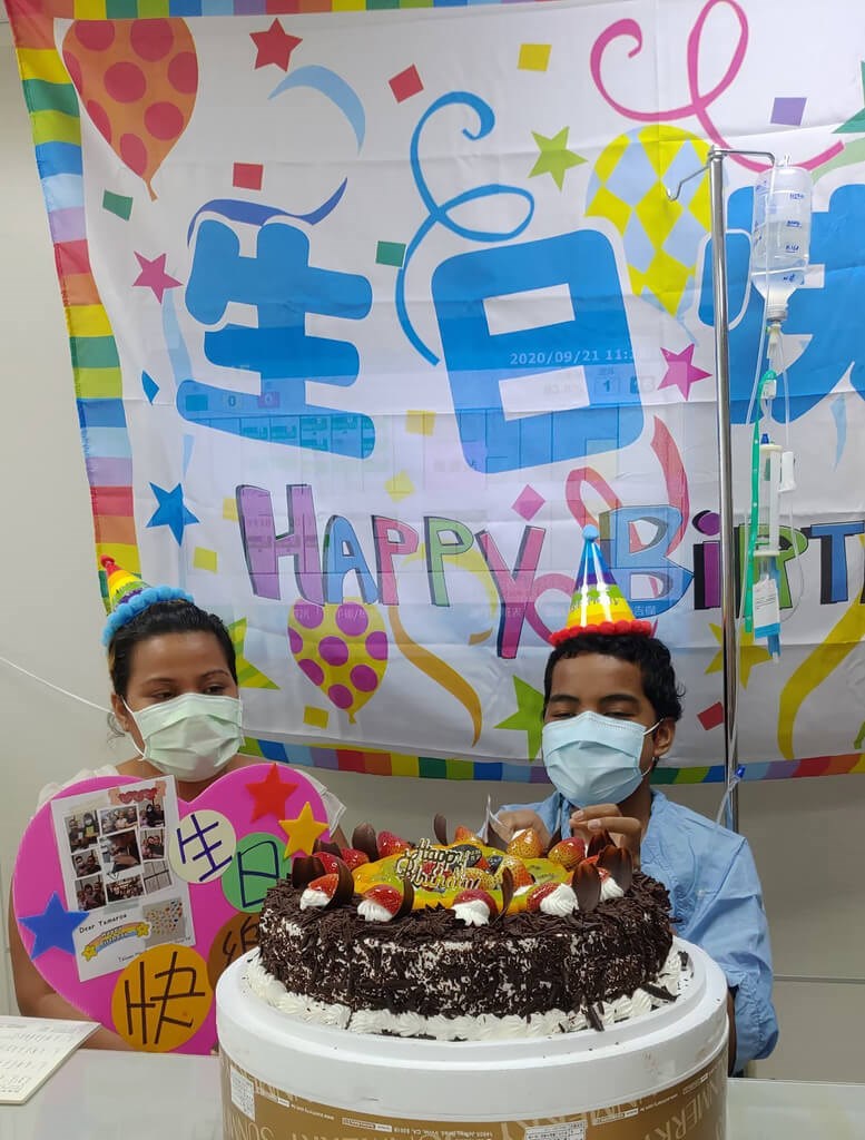 Tamaroa (right) celebrates his birthday in Taiwan. Photo courtesy of MacKay Memorial Hospital