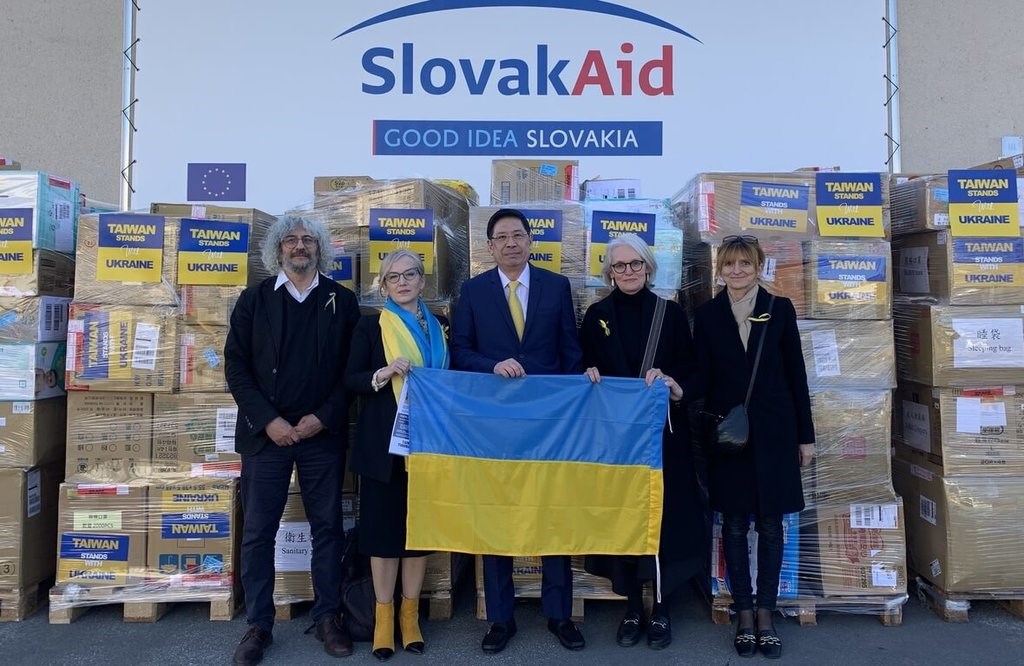 Photo of Na Slovensko prichádza taiwanská humanitárna pomoc Ukrajine