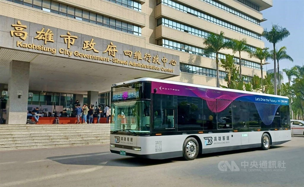 An electric bus recently delivered to Kaohsiung City government. CNA file photo