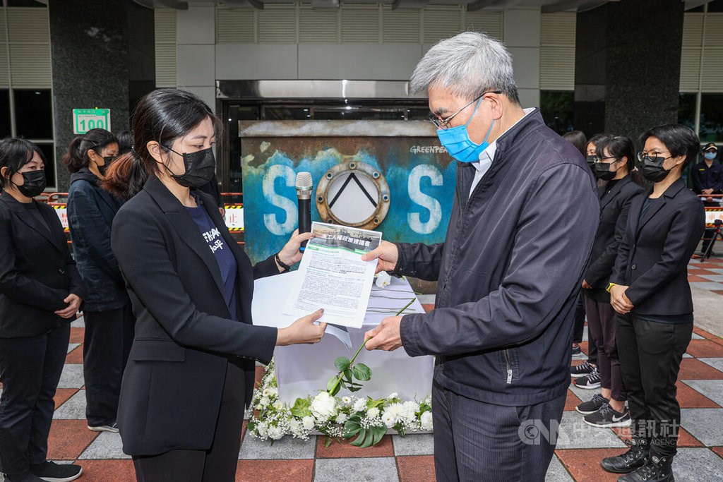 Greenpeace protests for distant sea migrant fishermen rights in Taiwan - Vimarsana News