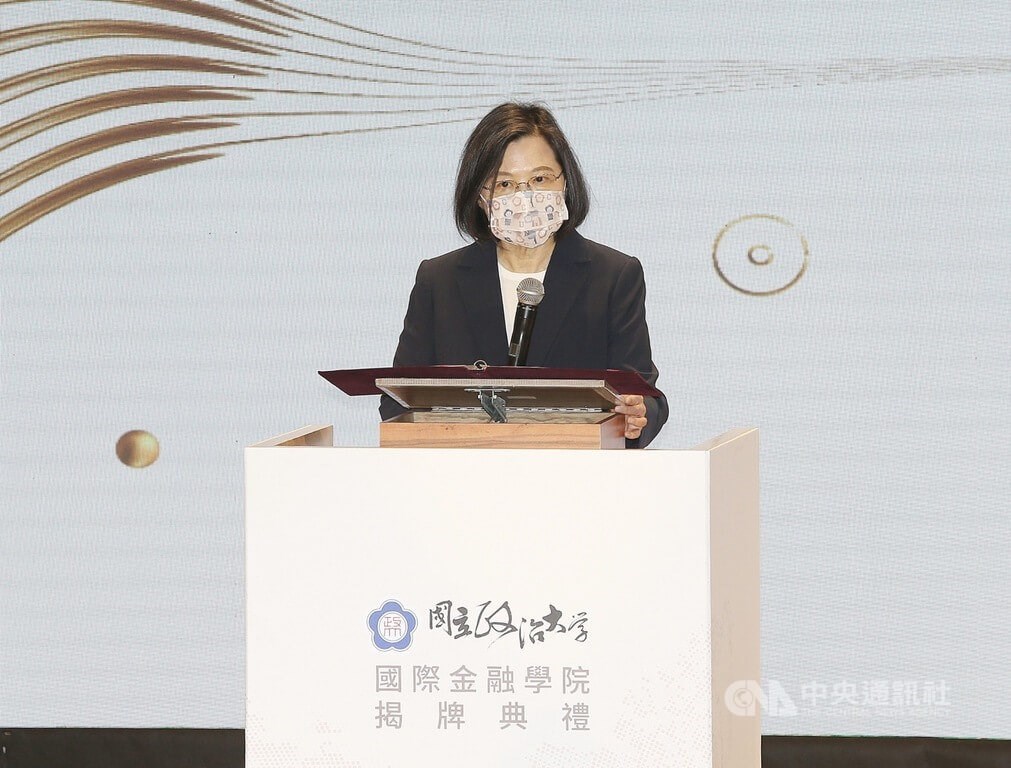 Tsai urges public, private sectors to cooperate on finance talent – Focus Taiwan