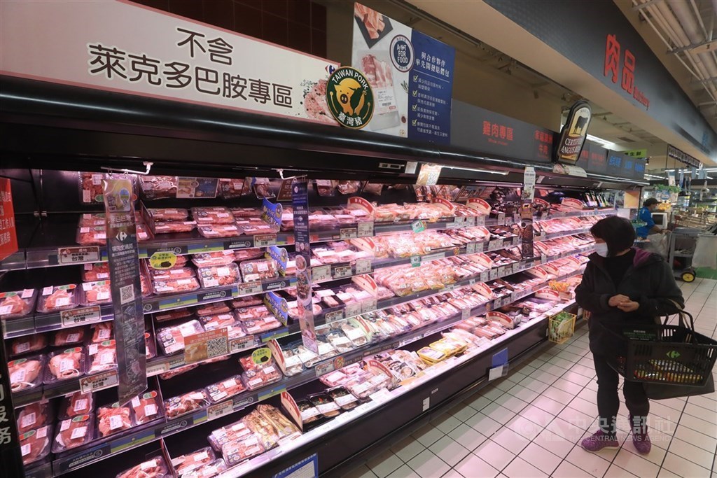 An area set up for meat products containing no traces of ractopamine at a retailer. CNA file photo