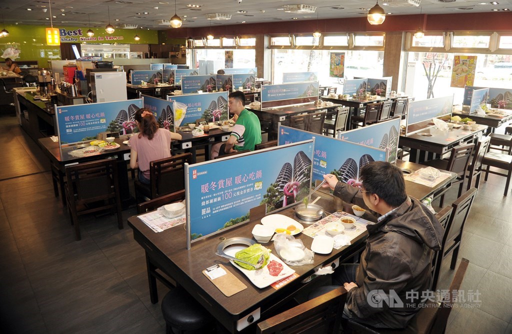 The cost of dining out rose 5.56 percent from a year earlier in April, the highest growth in 13 and a half years. CNA file photo