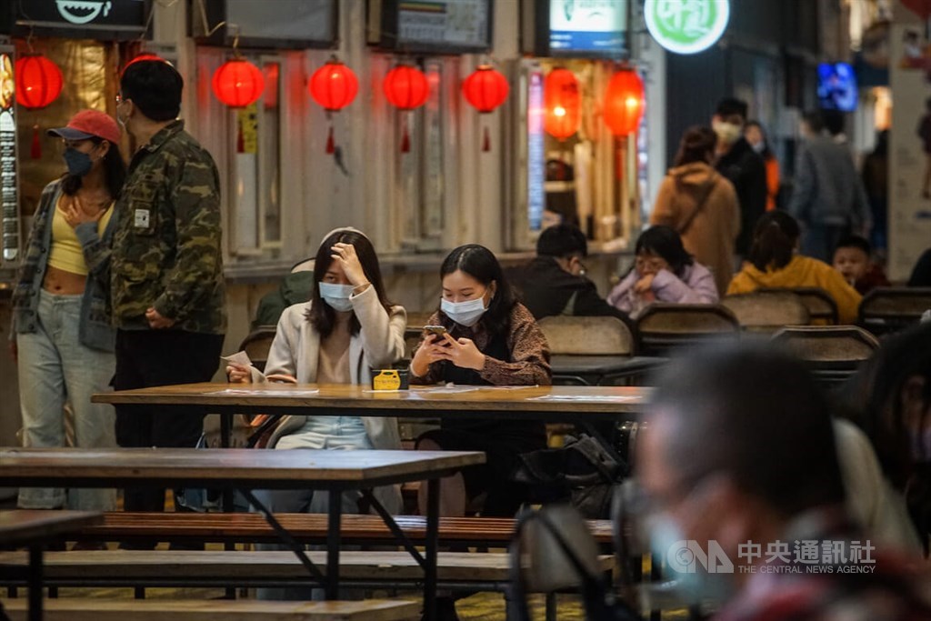 A food court in Taipei in early 2022. CNA file photo