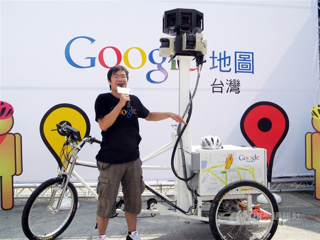 Google unveils a Street View tricycle in Taipei in 2010. CNA file photo