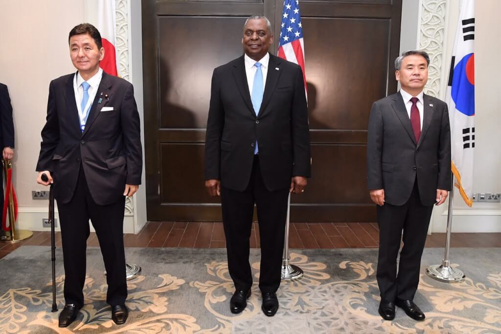 From left: Japanese Minister of Defense Kishi Nobuo, U.S. Secretary of Defense Lloyd J. Austin III and South Korean Minister of National Defense Lee Jong-Sup. Photo: Japanese defense ministry