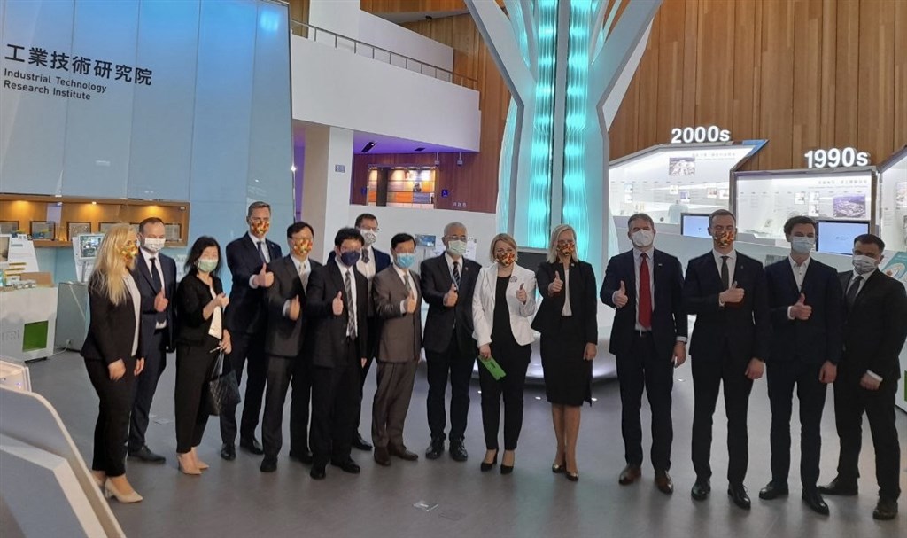 The visiting Lithuanian delegation is pictured during their visit to the Industrial Technology Research Institute in Hsinchu County Tuesday. Photo courtesy of Ministry of Economic Affairs