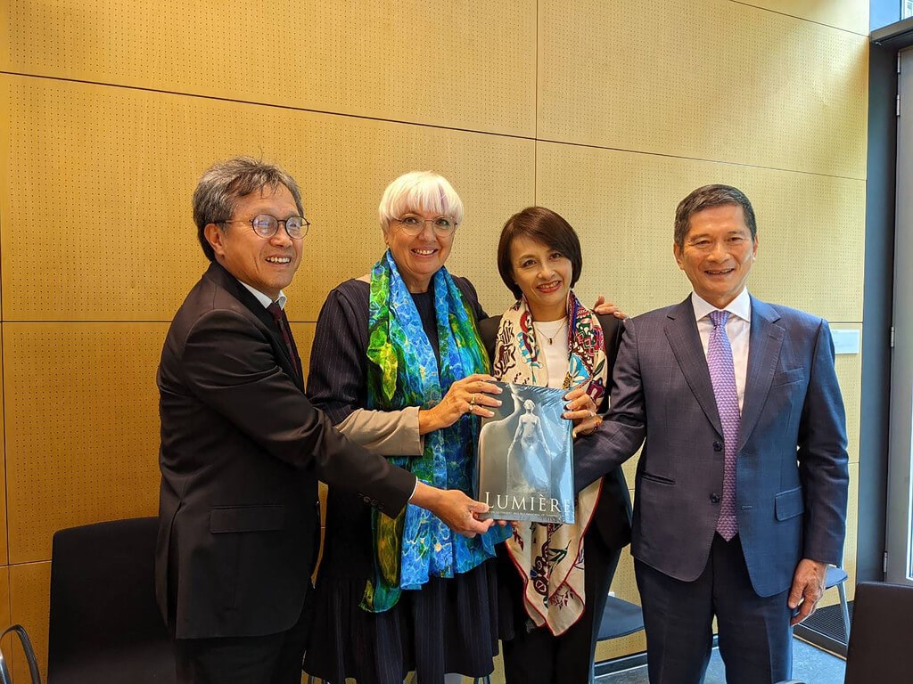 Taiwan Minister of Culture Lee Yung-te (first right) and Claudia Roth (second left), the German federal government commissioner for culture and the media. CNA photo June 14, 2022