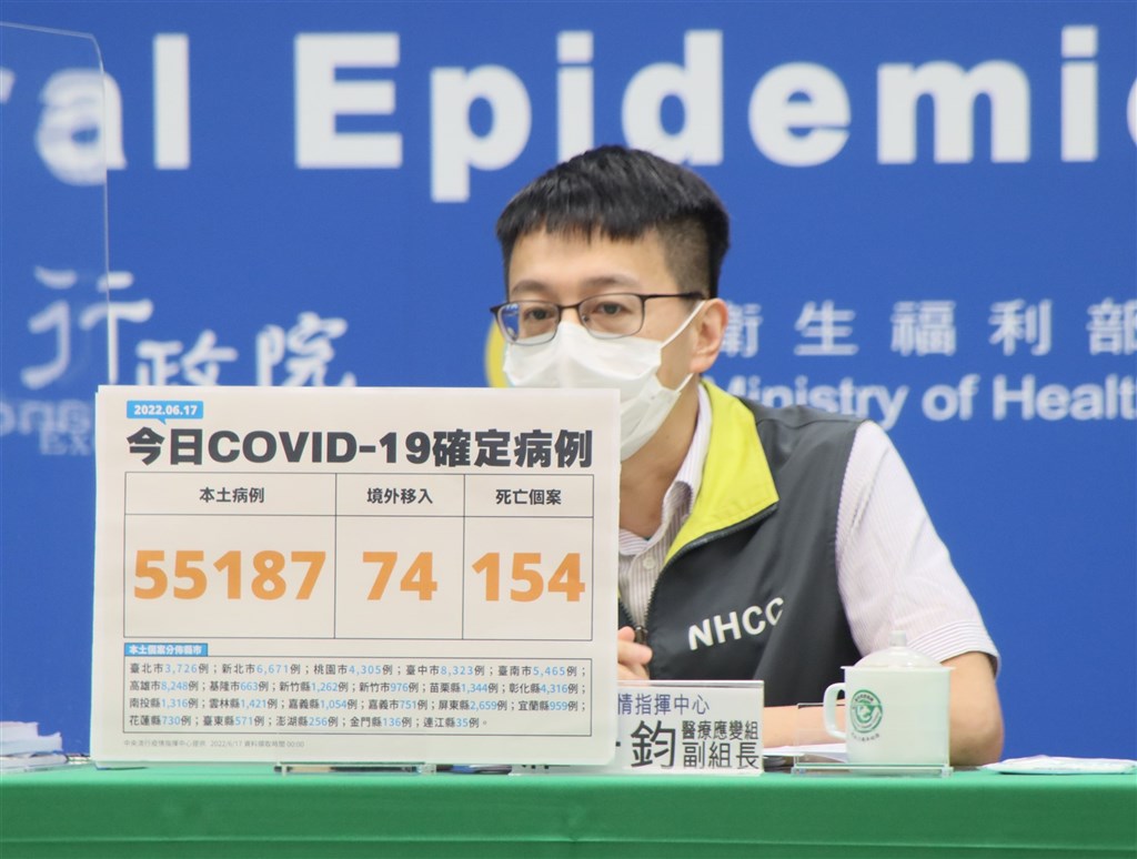 Centers for Disease Control (CDC) Deputy Director-General Lo Yi-chun is pictured at Friday