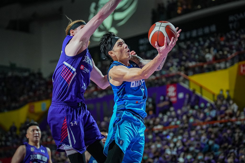 784 Sports News - Defending champions Taipei Fubon Braves returns to  winning ways as they defeated Taoyuan Pilots 99-79 in the Taiwanese P+  Basketball League on Sunday, March 6th 2022. Forward Brendon