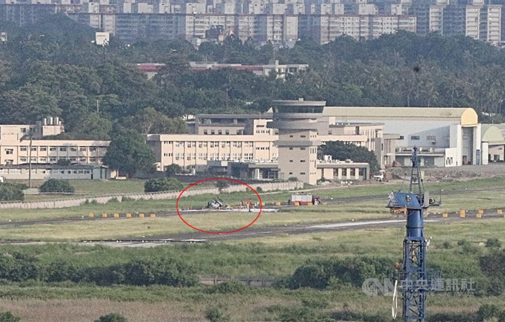 The crashed helicopter is pictured at the Kaohsiung Zuoying naval base. CNA photo June 22, 2022