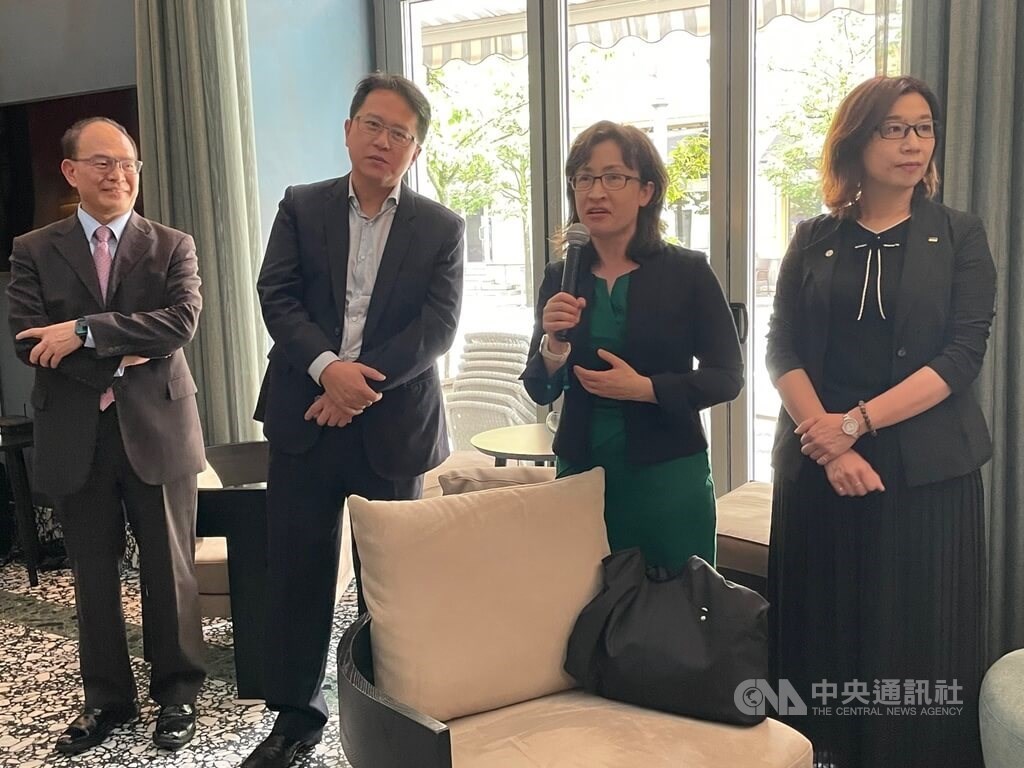 (L-R) Deputy Foreign Minister Harry Tseng (曾厚仁), Legislator Chiu Chih-wei (邱志偉), Taiwan envoy to the U.S. Hsiao Bi-khim (蕭美琴) and Legislator Lin Ching-yi (林靜儀). CNA photo July 7, 2022