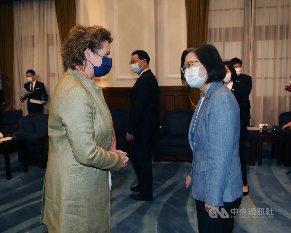 President Tsai Ing-wen (left) and European Parliament Vice President Nicola Beer. CNA photo on July 20