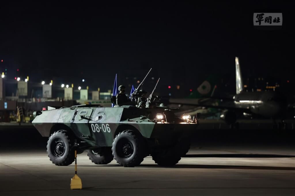 A V-150 armored vehicle deployed at Taipei Songshan Airport early Friday morning. Photo courtesy of Military News Agency