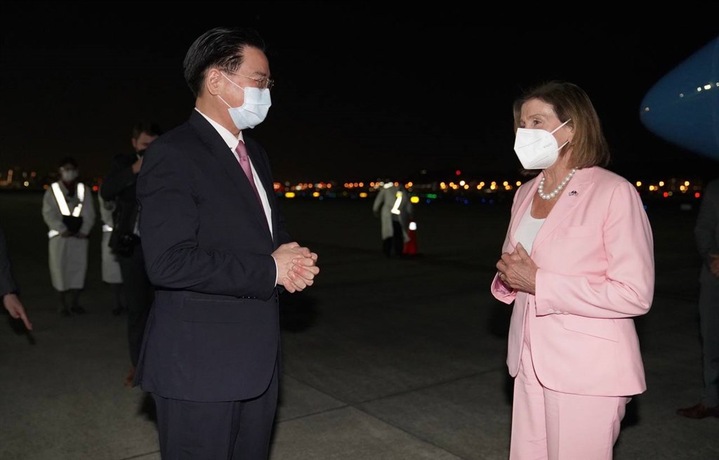 Foreign Minister Joseph Wu (left) greets U.S. House of Representatives Speaker Nancy Pelosi upon her arrival. Photo courtesy of Taiwan