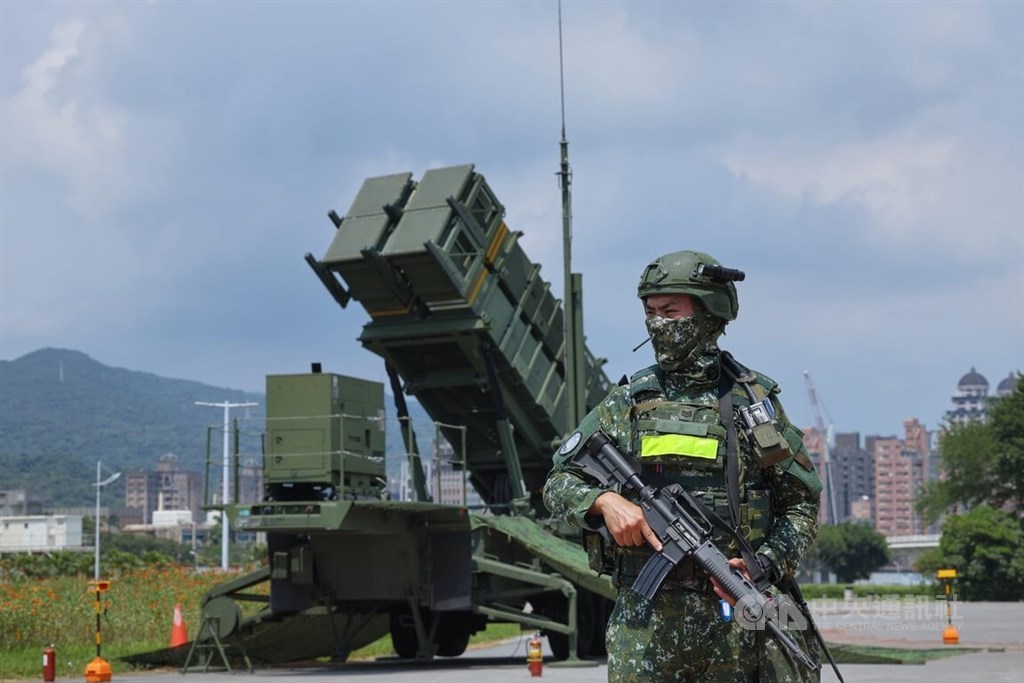 A Patriot missile launcher is deployed by the Keelung River in Taipei during the recent Han Kuang military exercises in late July. CNA file photo