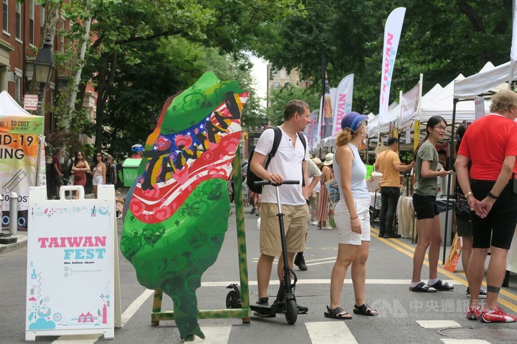 A sign in the shape of Taiwan is seen at an entrance to the event in New York on Sunday. CNA photo Aug. 8, 2022