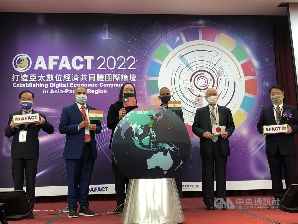 Minister Without Portfolio Audrey Tang (third left) attends a AFACT forum in Taipei on Monday. CNA photo Aug. 15, 2022