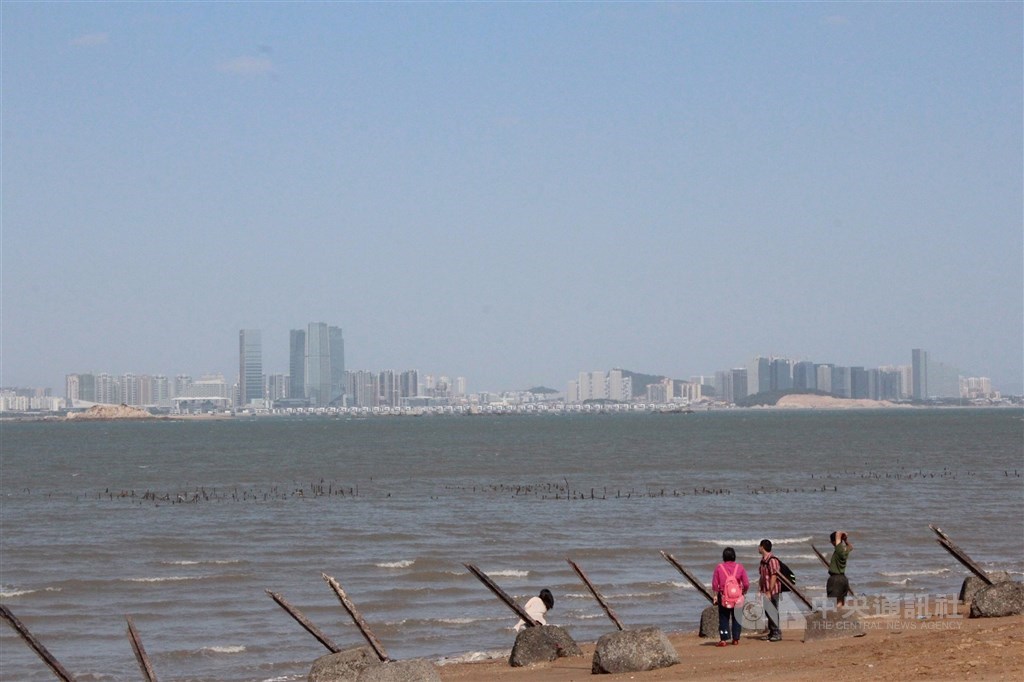 The Chinese city of Xiamen can been seen on a beach in Lieyu Township on a clear day. CNA file photo