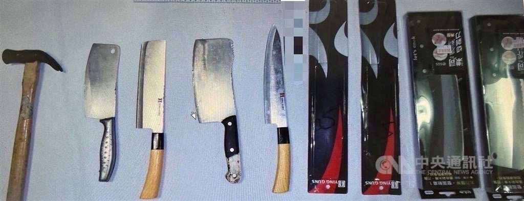 Knives and other evidence found at the crime scene in New Taipei