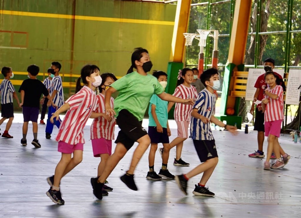 Physical taking. Тайвань. Студенты. Pe class. Pe pupil.