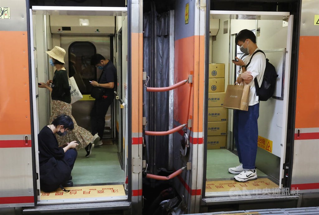 TRA apologizes as more than 58,500 passengers affected by train delays - Vimarsana News
