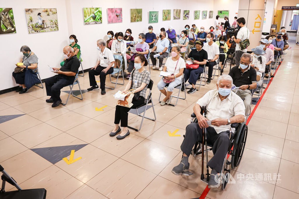 Taipei starts rollout of second-generation Moderna vaccine - Vimarsana News