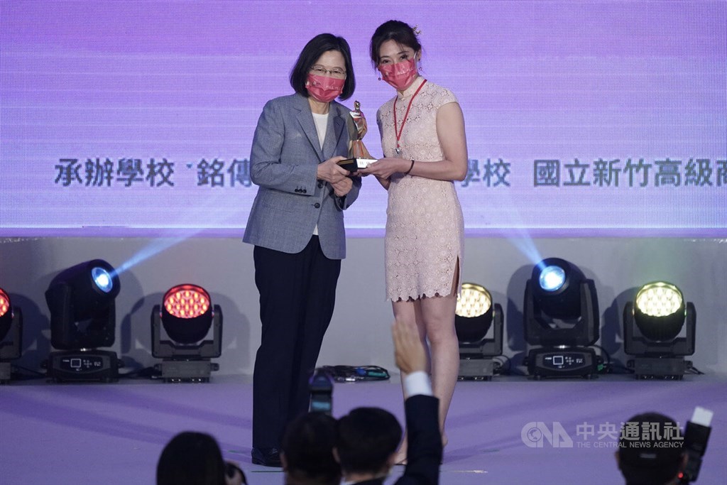 President Tsai Ing-wen (left). CNA photo Sept. 26, 2022
