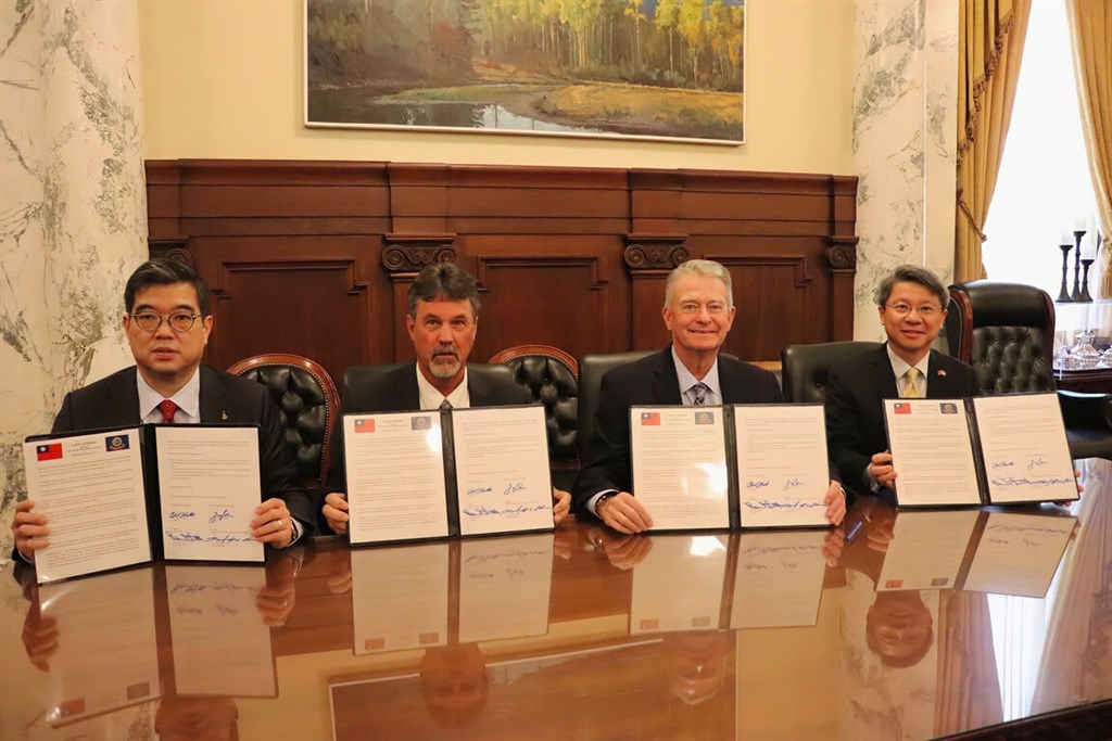 Taipei Economic and Cultural Office in Seattle Director-General Daniel Chen (right). Photo courtesy of Taipei Economic and Cultural Office in Seattle