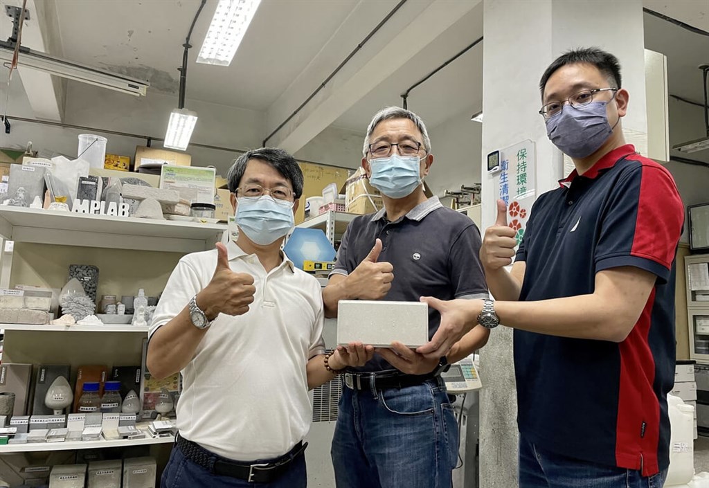 From left to right: Shao Wen-cheng, Cheng Ta-wui and Lee Wei-hao. (photo courtesy of National Taipei University of Technology)