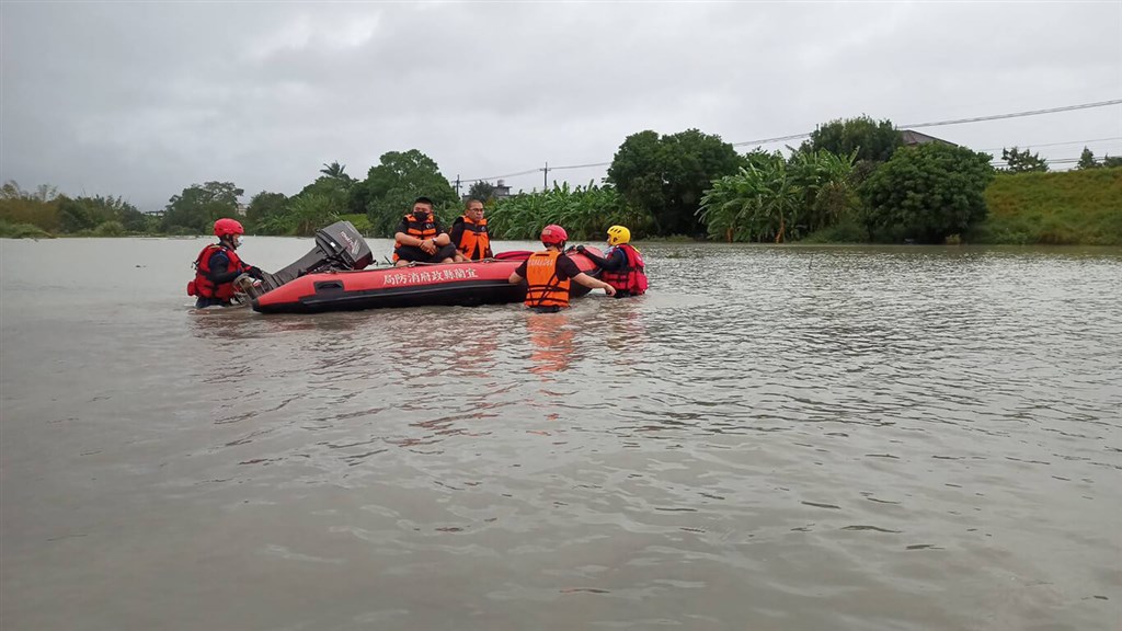 8 tourists in Yilan evacuated on rubber boat as storm drenches Taiwan - Vimarsana News