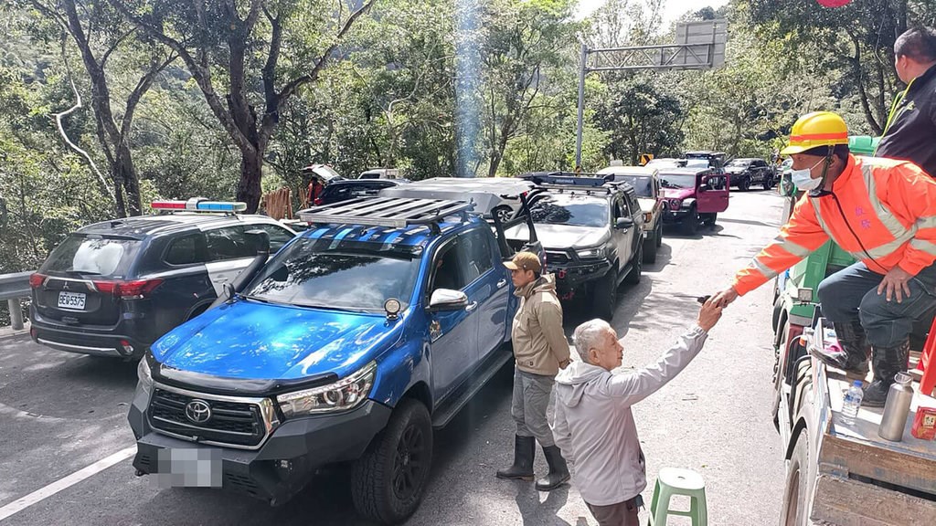 187 trapped guests evacuated from Yilan mountain villa - Vimarsana News