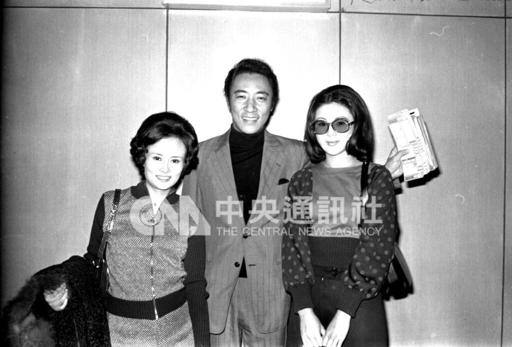 Actor Peter Yang (center). CNA file photo